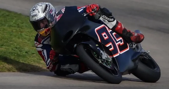 Marc Marquez, ritorno in pista con una... Supermono!