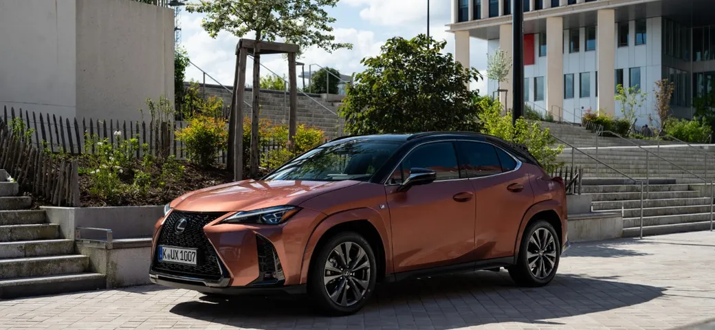 Lexus UX 300h: potenza e tecnologia nel nuovo modello ibrido