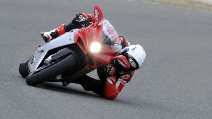 TEST: Faccia a faccia con la MV Agusta F4 2010