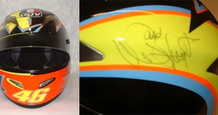 Il Casco di Valentino Rossi all'asta per l'Amico Charly Onlus