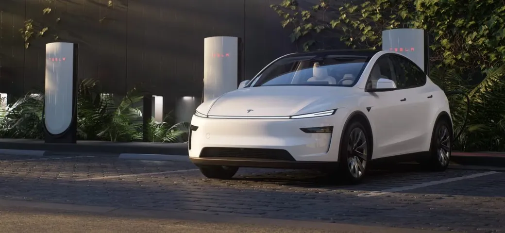 Tesla Model Y 2025, il restyling alza l'asticella: a partire da 44.900 euro
