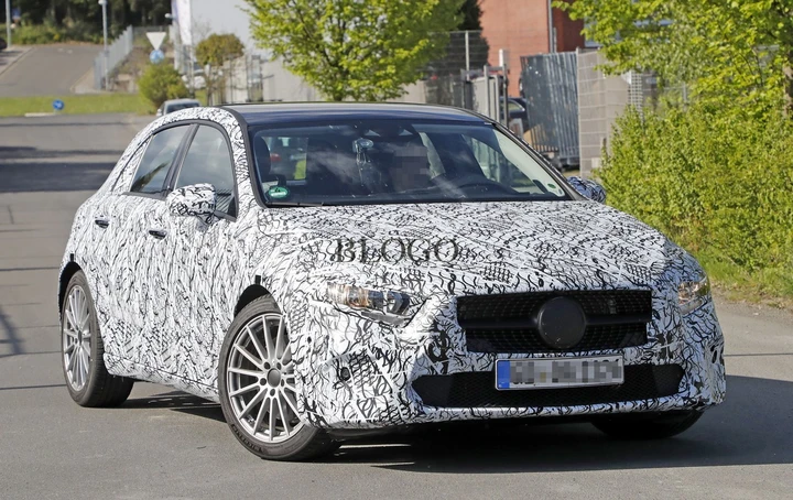 Mercedes Classe A 2018: foto spia