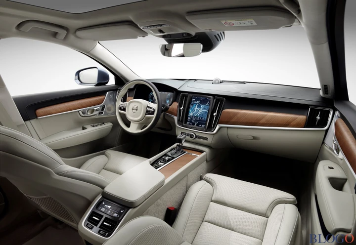 Volvo S90: gli interni in video