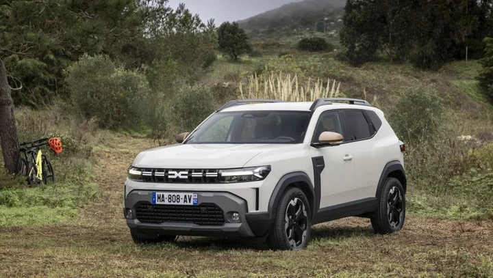 Anche la Dacia Duster diventa elettrica: quanto costerà
