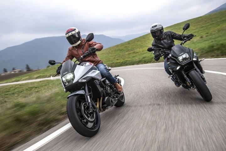 Suzuki al Motor Valley Fest con la gamma auto e moto