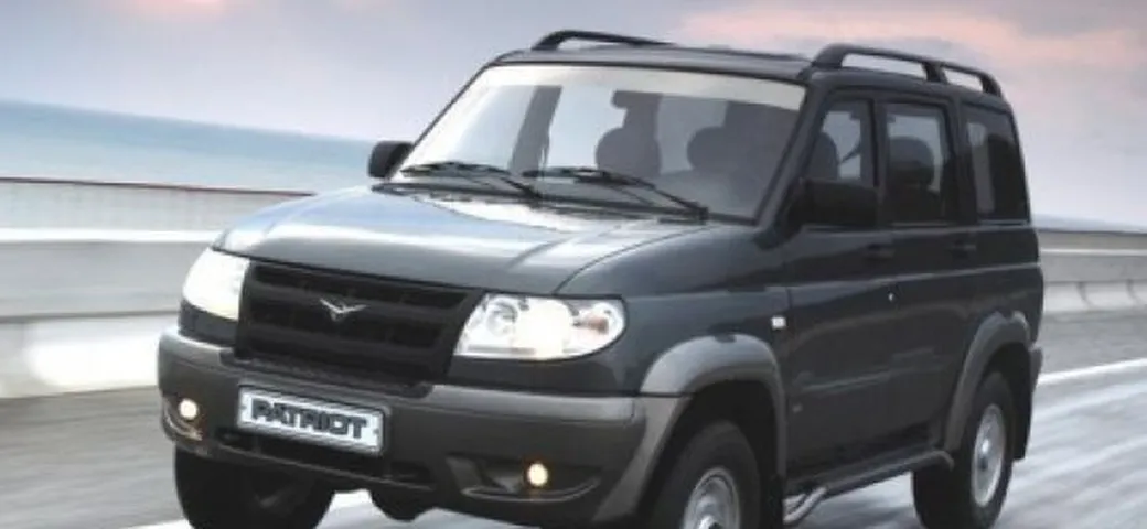 Uaz Patriot: Berlusconi ne comprerà una per aver perso una scommessa con Putin