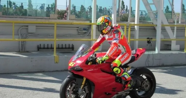 WDW 2012: Rossi e Hayden provano la 1199 Panigale ed infiammano il pubblico
