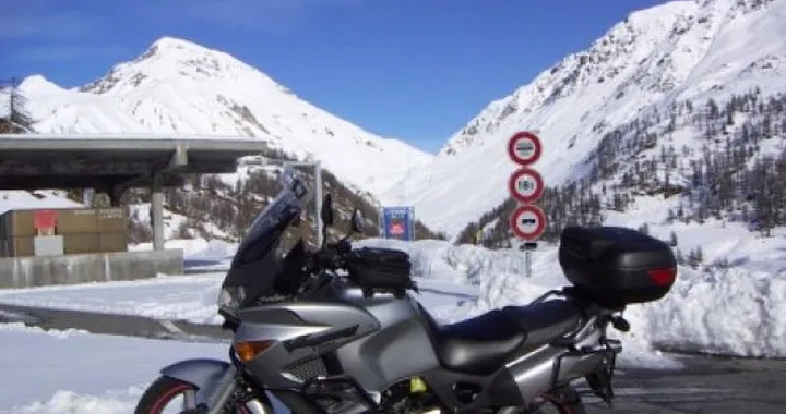 Foto del giorno: in moto verso il passo del Bernina