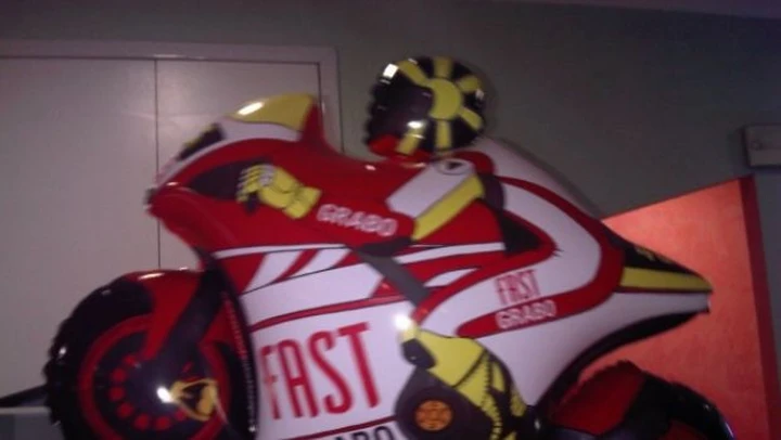 Foto del giorno: Vale in Ducati, veggenti cinesi