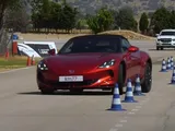 MG Cyberster, la roadster elettrica sorprende nei test dell’alce
