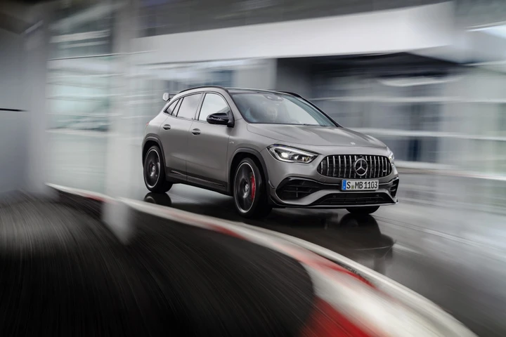 Mercedes-AMG GLA 45 4MATIC+: 421 CV di potenza