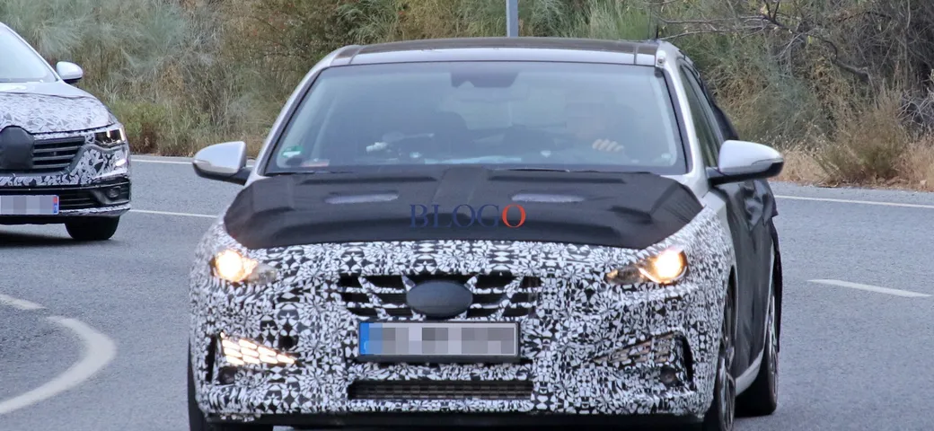 Hyundai i30: foto spia del facelift