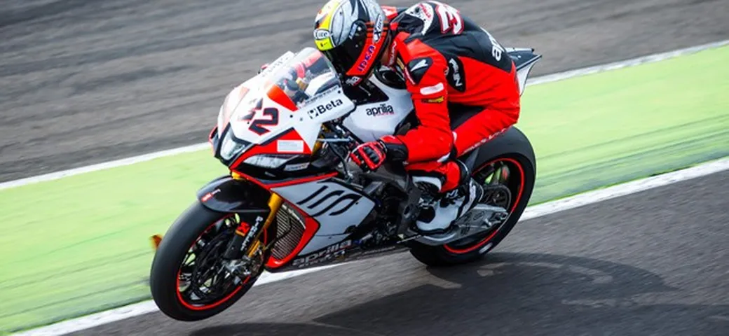 SBK, nel 2017 due RSV4 con i colori del Milwaukee Aprilia Racing Team