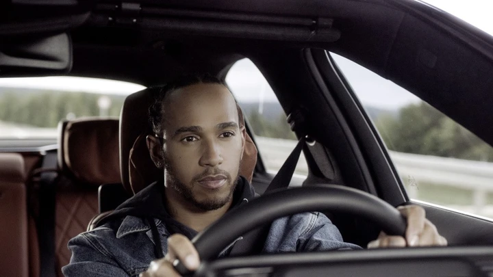 Mercedes-Benz Classe S: spot con Lewis Hamilton e Alicia Keys