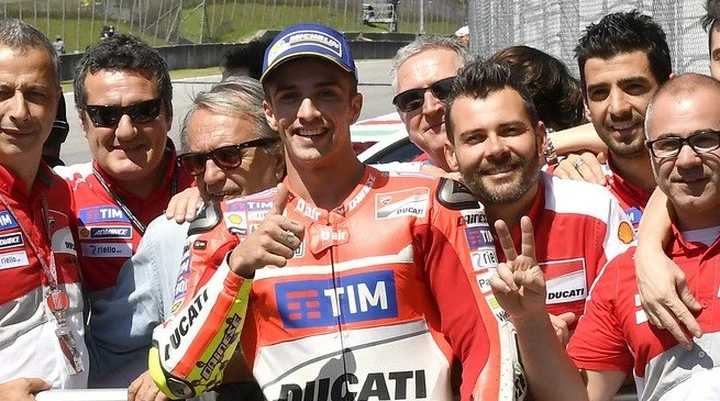 Iannone in 1a fila al Mugello: 