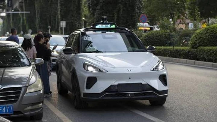 Cina, l’auto prende la multa da sola: ecco chi dovrà pagarla