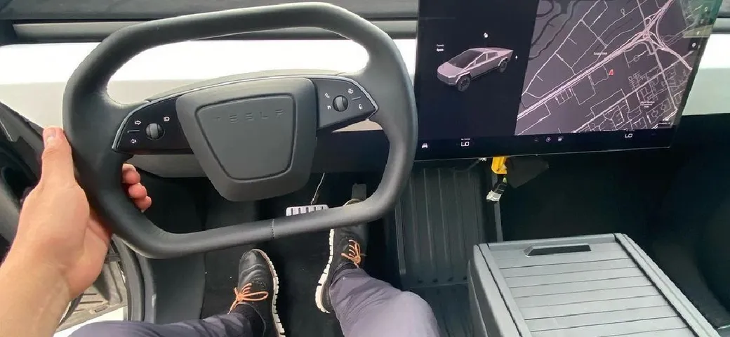 Tesla Cybertruck: nuovi dettagli su volante e interni