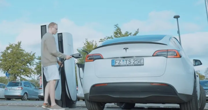 Tesla Model Y dopo 80.000 km, quanta capacità ha perso la batteria