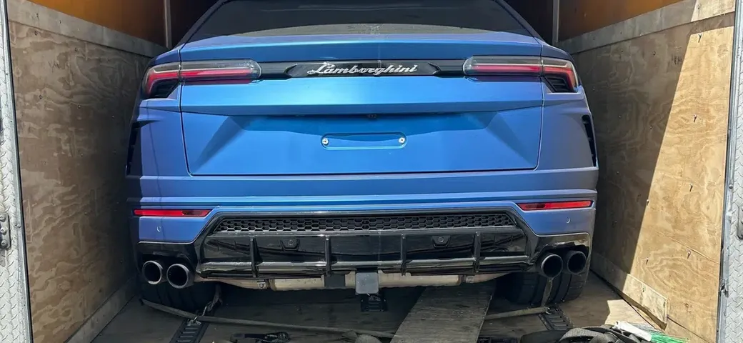 Lamborghini Urus rubata in Wyoming: il modo in cui è stata ritrovata è sorprendente