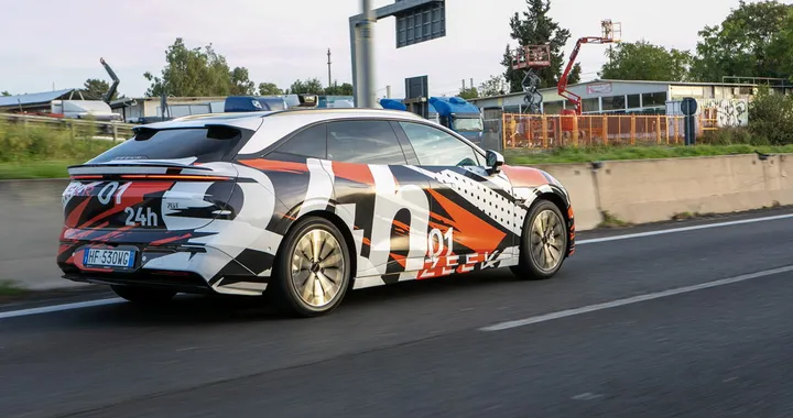 Zeekr sfida il Grande Raccordo Anulare: oltre 4.100 km in 24 ore con due auto elettriche