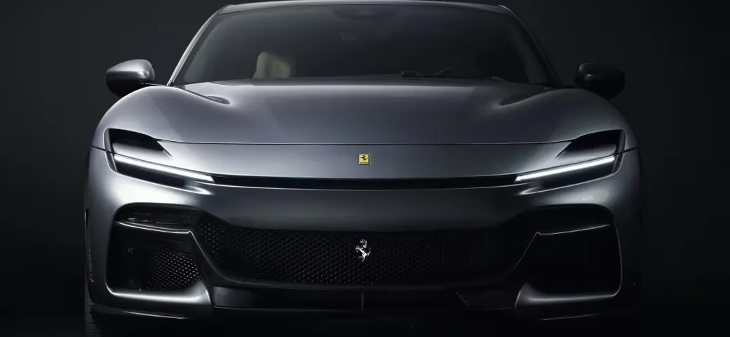 Viaggia sulla Ferrari più costosa, ma gli manca qualcosa: scatta il sequestro