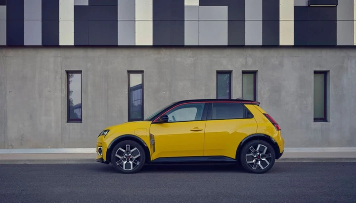 Renault 4 e Renault 5, insieme agli incentivi offerte con anticipo zero