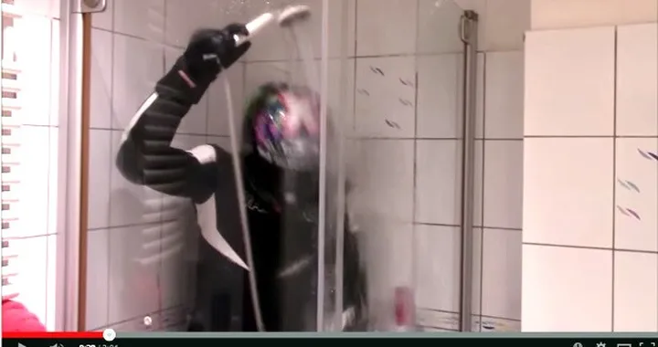 Quando si dice, vivere da motociclista! [Video]