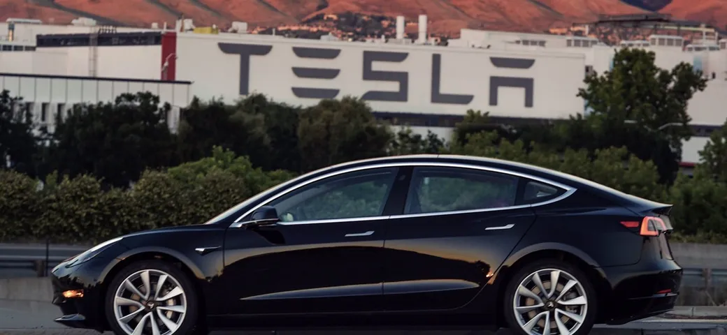 Tesla: nel 2019 licenziato il 7% dei dipendenti per migliorare la redditività