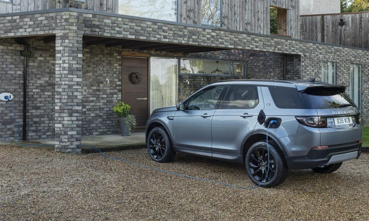 Jaguar Land Rover: la gamma 2021 punta su elettrificazione e connettività