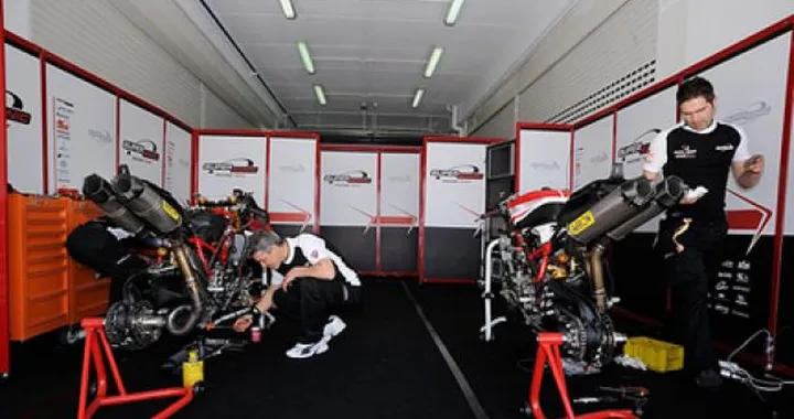 WSBK: Luca Scassa Live dal Box di Kyalami
