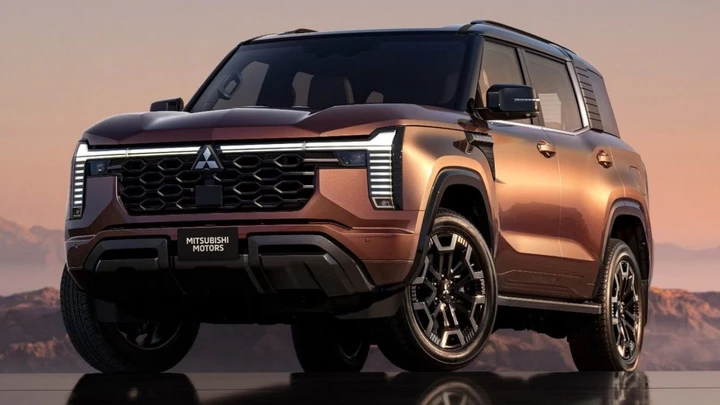 Mitsubishi Pajero, la leggenda torna in Europa: 7 posti e motore ibrido