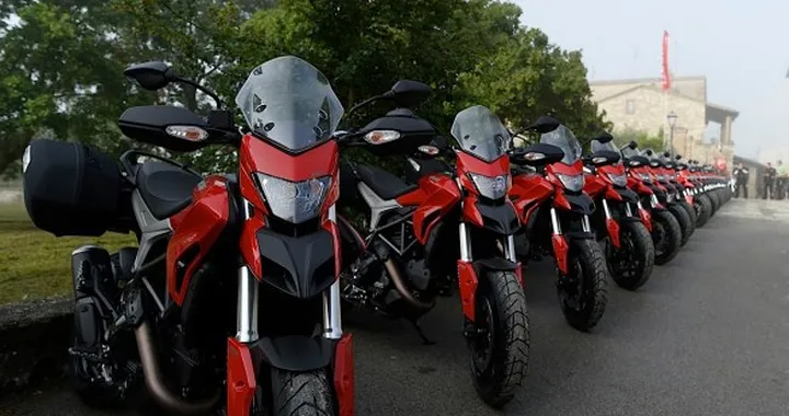 Ducati Hyperstrada: tua a 155 euro al mese fino al 31 Luglio
