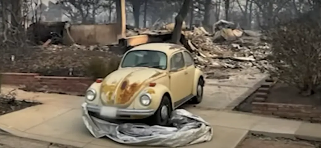Volkswagen Maggiolino esce indenne dagli incendi di Los Angeles [VIDEO]