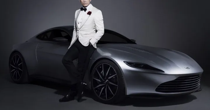 Aston Martin DB10: l'auto di James Bond all'asta