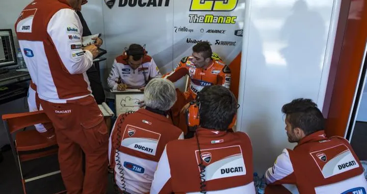 MotoGP Phillip Island, test con le “molle”. Frustata di Marquez e Vinales. Rossi c’è…con Cadalora. Pretattica Ducati?