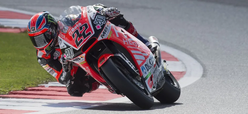 Moto2 Silverstone: Lowes in pole, Rabat KO