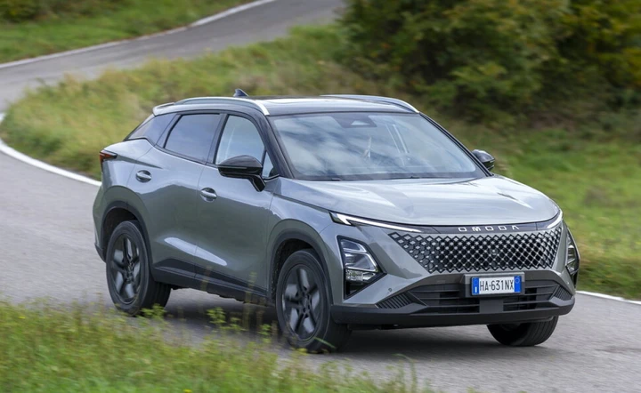 Omoda 5 SHS-H, nuova full hybrid da 224 CV: come va su strada