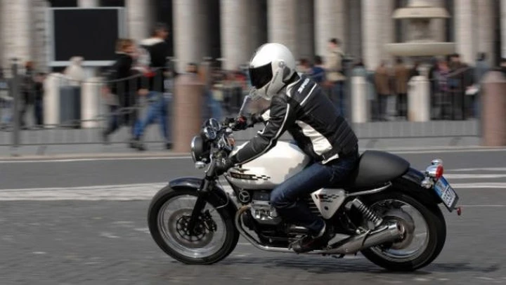 TEST Moto Guzzi V7 Cafè Classic