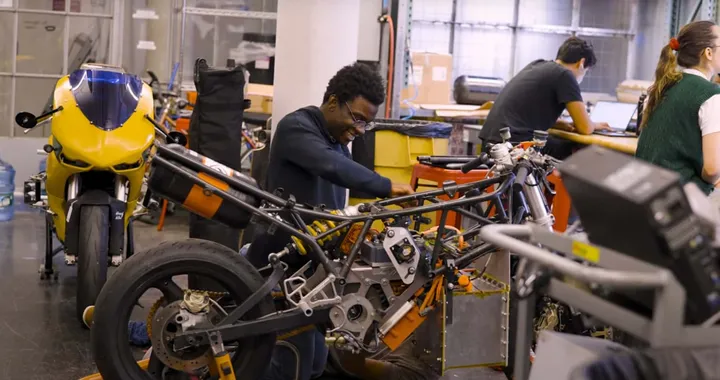 Il MIT sta sperimentando moto alimentate a idrogeno