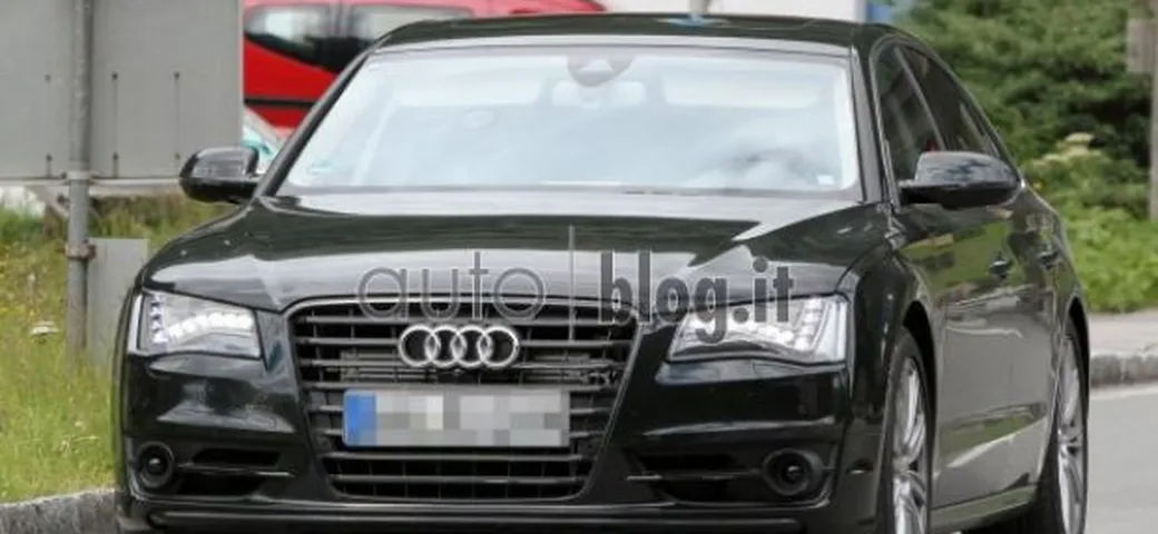 Foto spia Audi S8