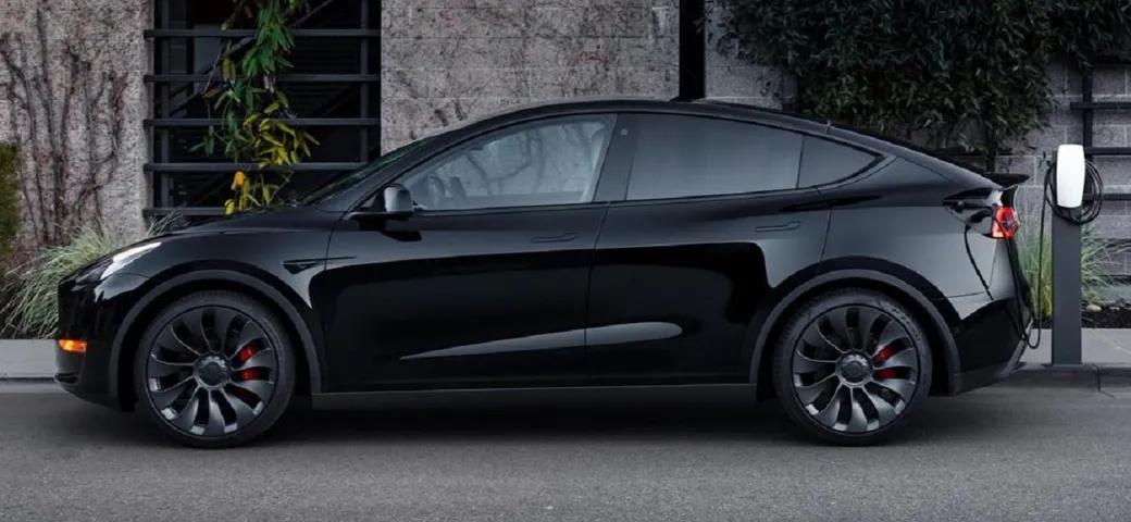 Tesla: entra acqua nella batteria, chiesti 20 mila euro per la riparazione dei danni