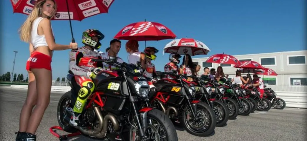 WDW2014: Diavel Drag Race a Regis Laconi, pubblico in festa [Foto e Video]