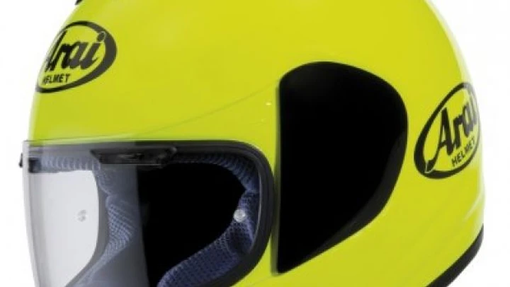 Da Arai, il nuovo casco Chaser Fluor