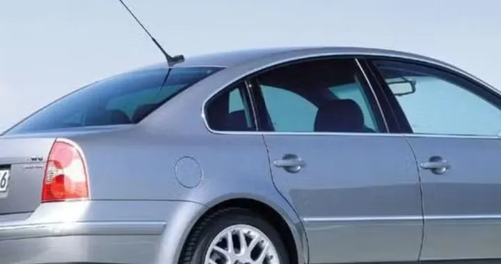 L'insospettabile berlina con motore W8, follie da prima anni 2000