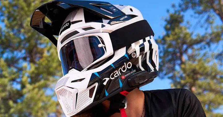 Cardo Venture: arriva il primo casco off-road con interfono mesh integrato