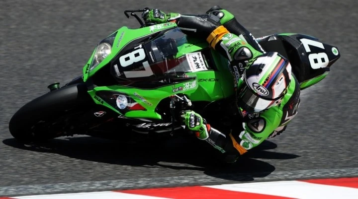 Leon Haslam sulla Kawasaki ZX-10R nel Japan SuperBike