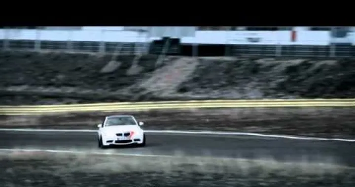 Video: BMW M3 VS BMW S 1000 RR