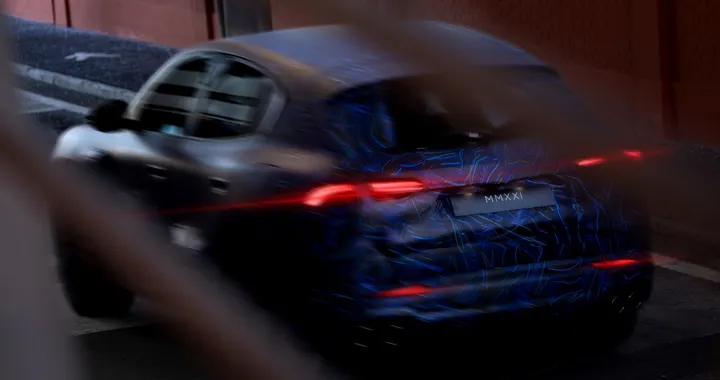 Maserati Grecale: un muletto dell'inedito SUV si schianta a Torino