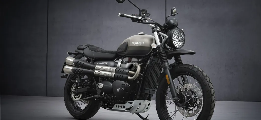 Triumph svela Street Scrambler 2021 e la nuova Street Scrambler Sandstorm: caratteristiche e prezzi