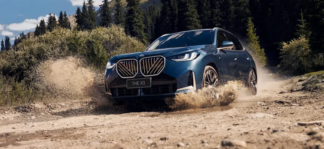 BMW X3, il debutto della versione a passo lungo in Cina
